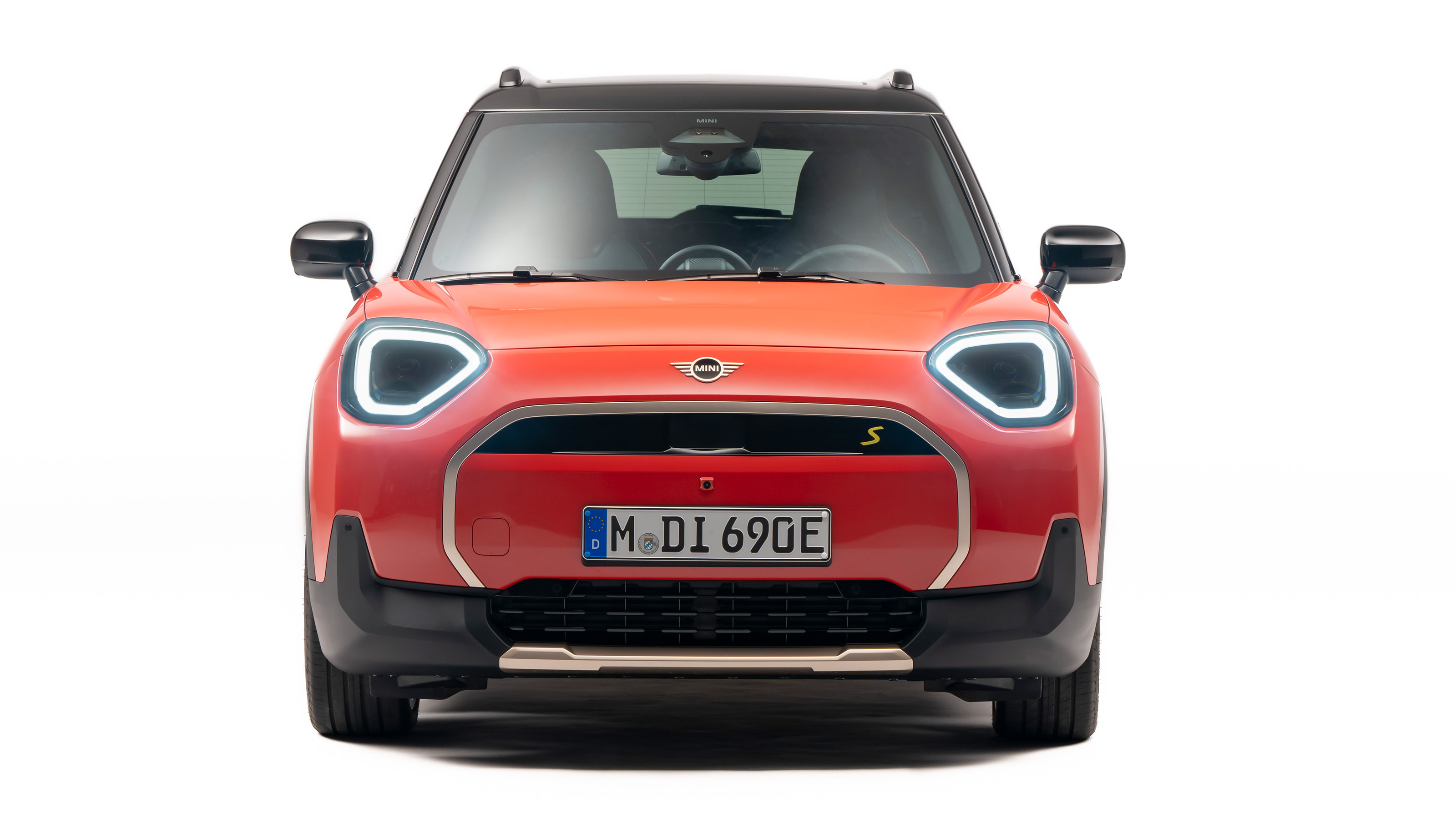 MINI Aceman - studio full front