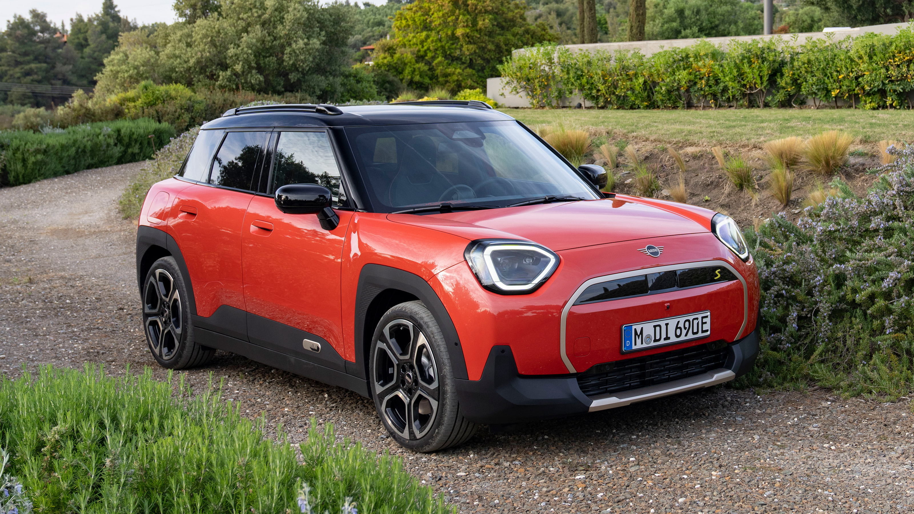 MINI Aceman - front static