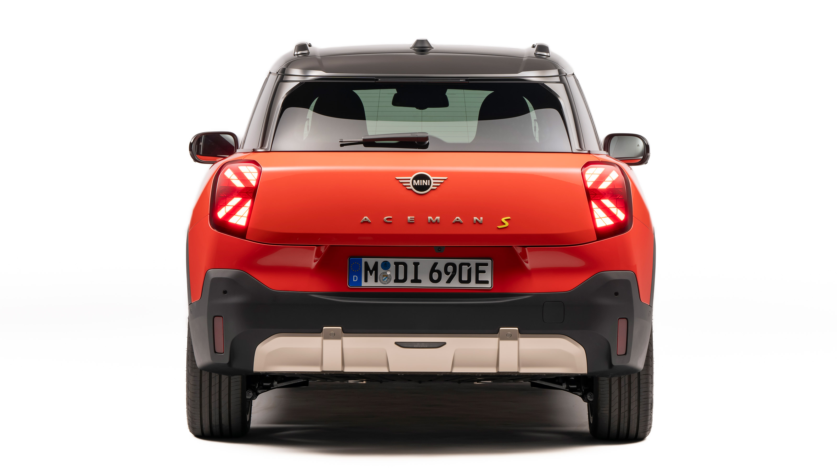 MINI Aceman - studio full rear