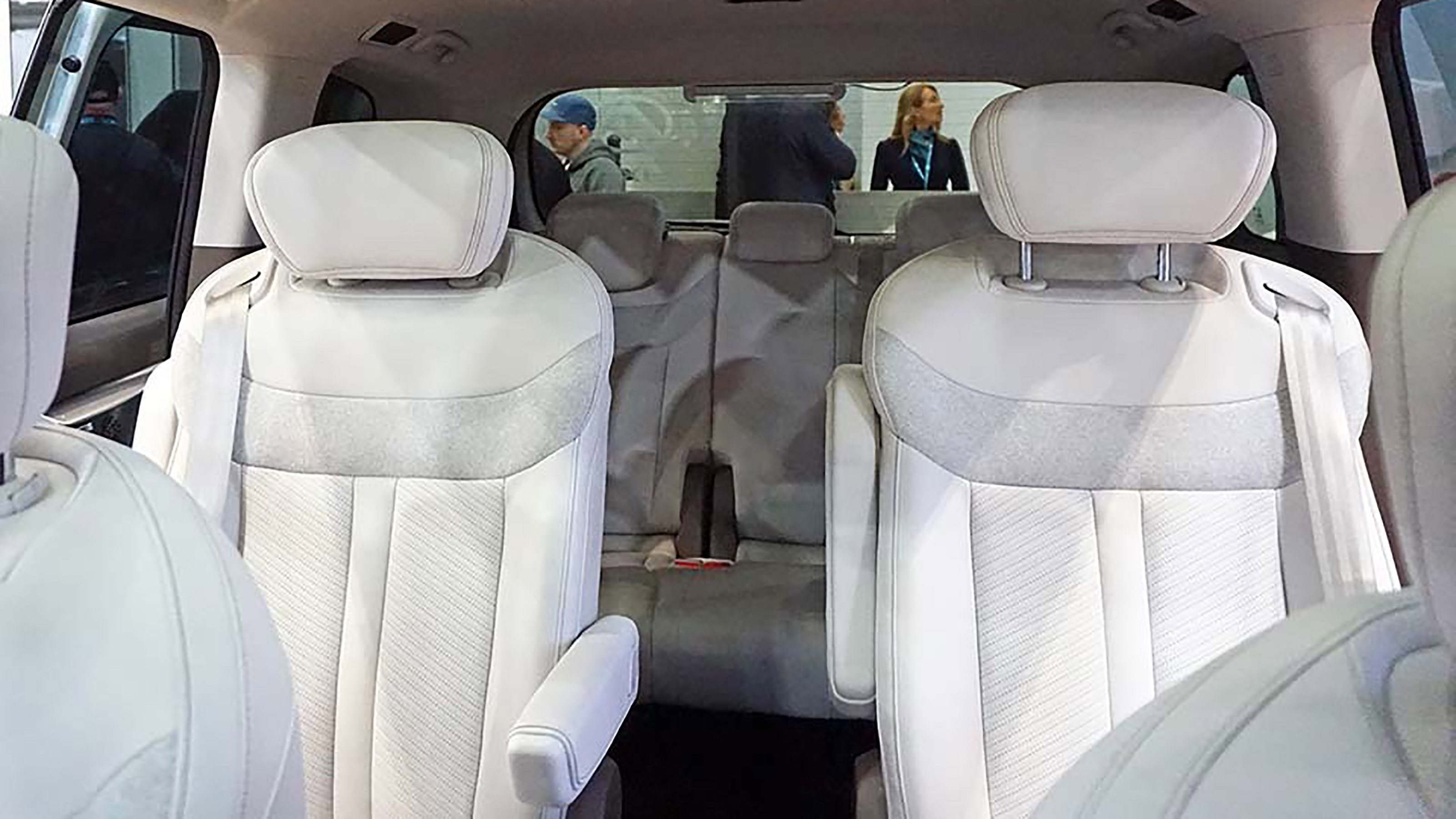 Maxus Mifa 7 CV show - seats