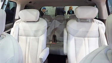 Maxus Mifa 7 CV show - seats