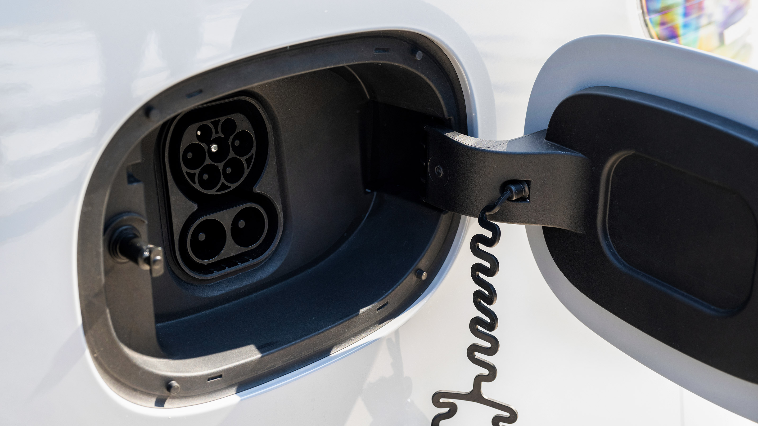 Maxus eDeliver 5 - charging port