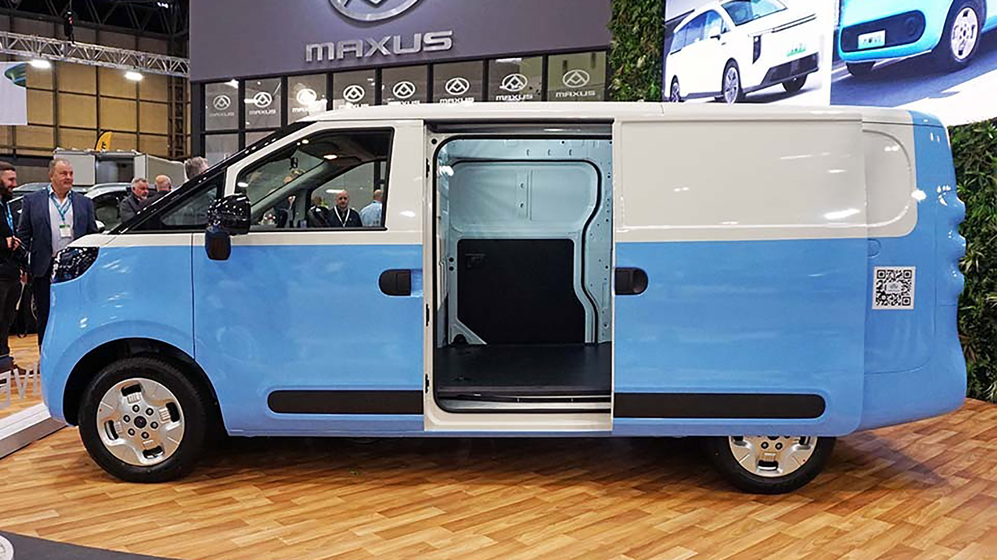 Maxus eDeliver 5 CV show - side