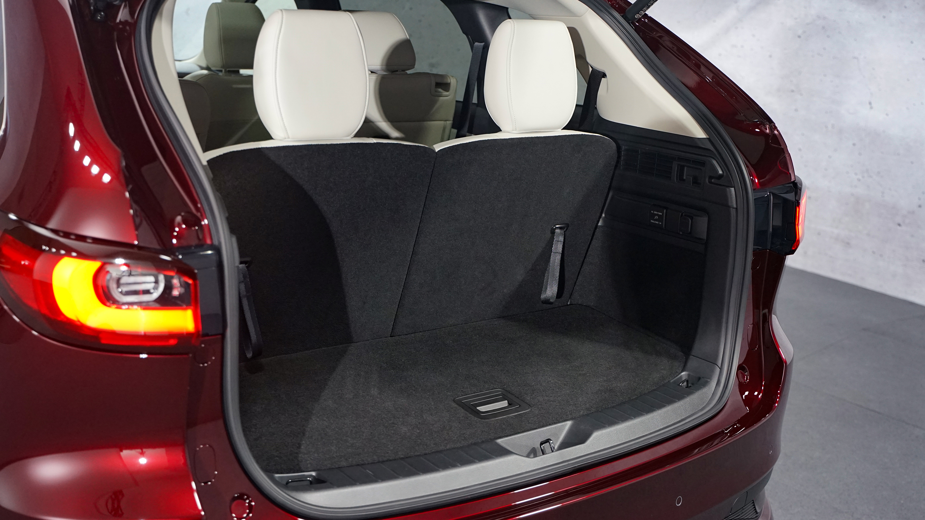 Mazda CX-80 - boot side
