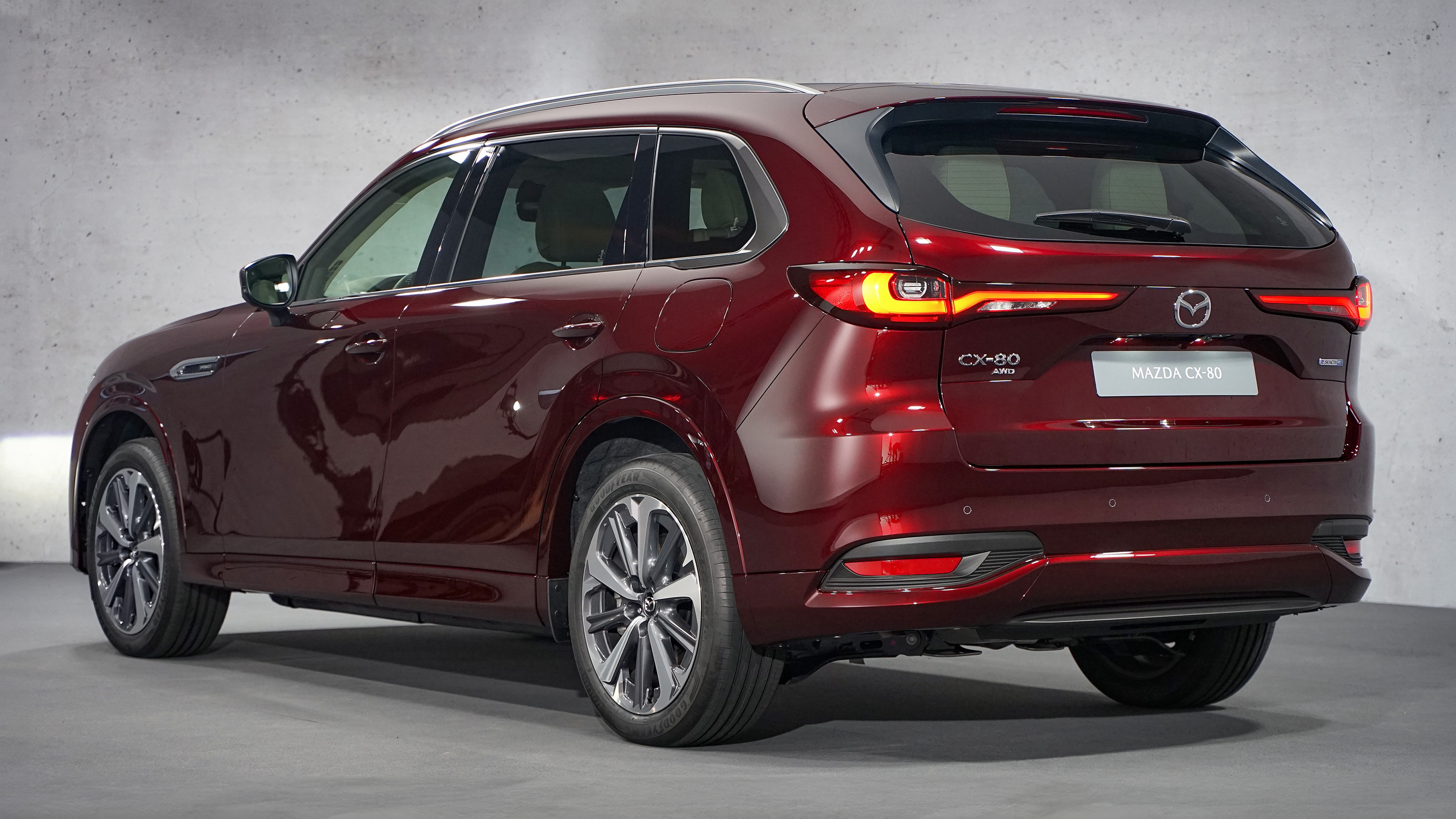 Mazda CX-80 - rear studio