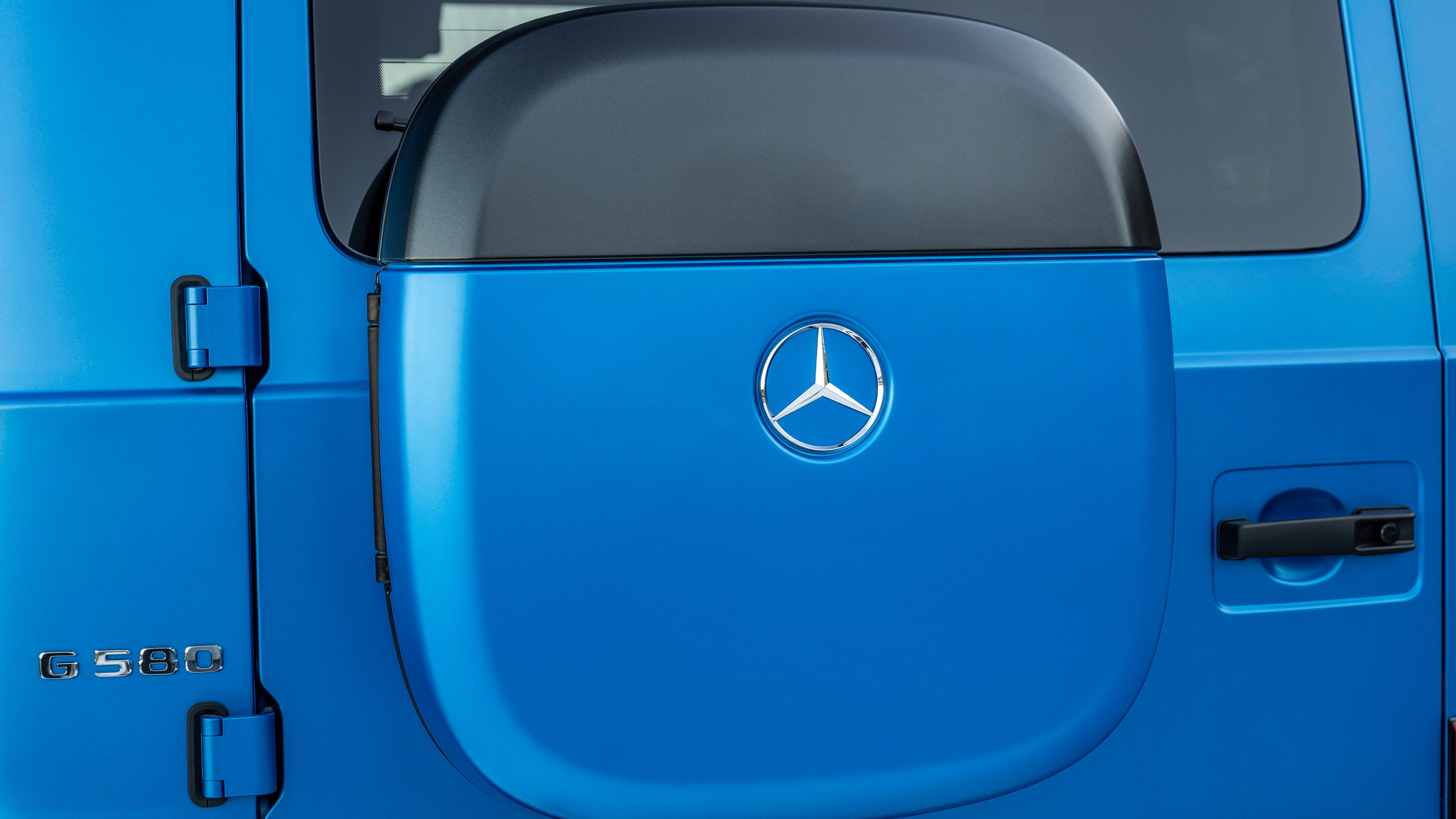 Mercedes G 580 with EQ Technology - rear detail