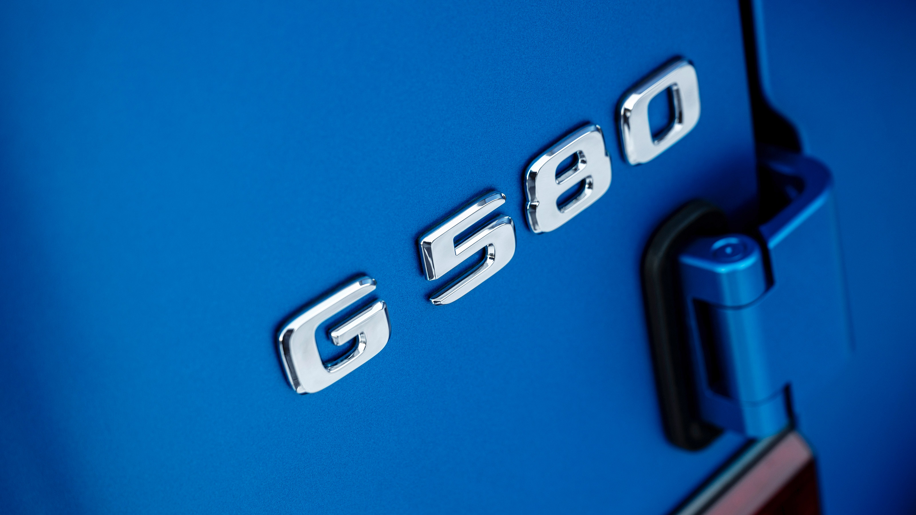 Mercedes G 580 with EQ Technology - G 580 badge
