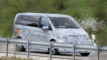 Electric Mercedes V-Class - front tracking