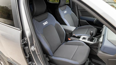 Dacia Duster - front seats