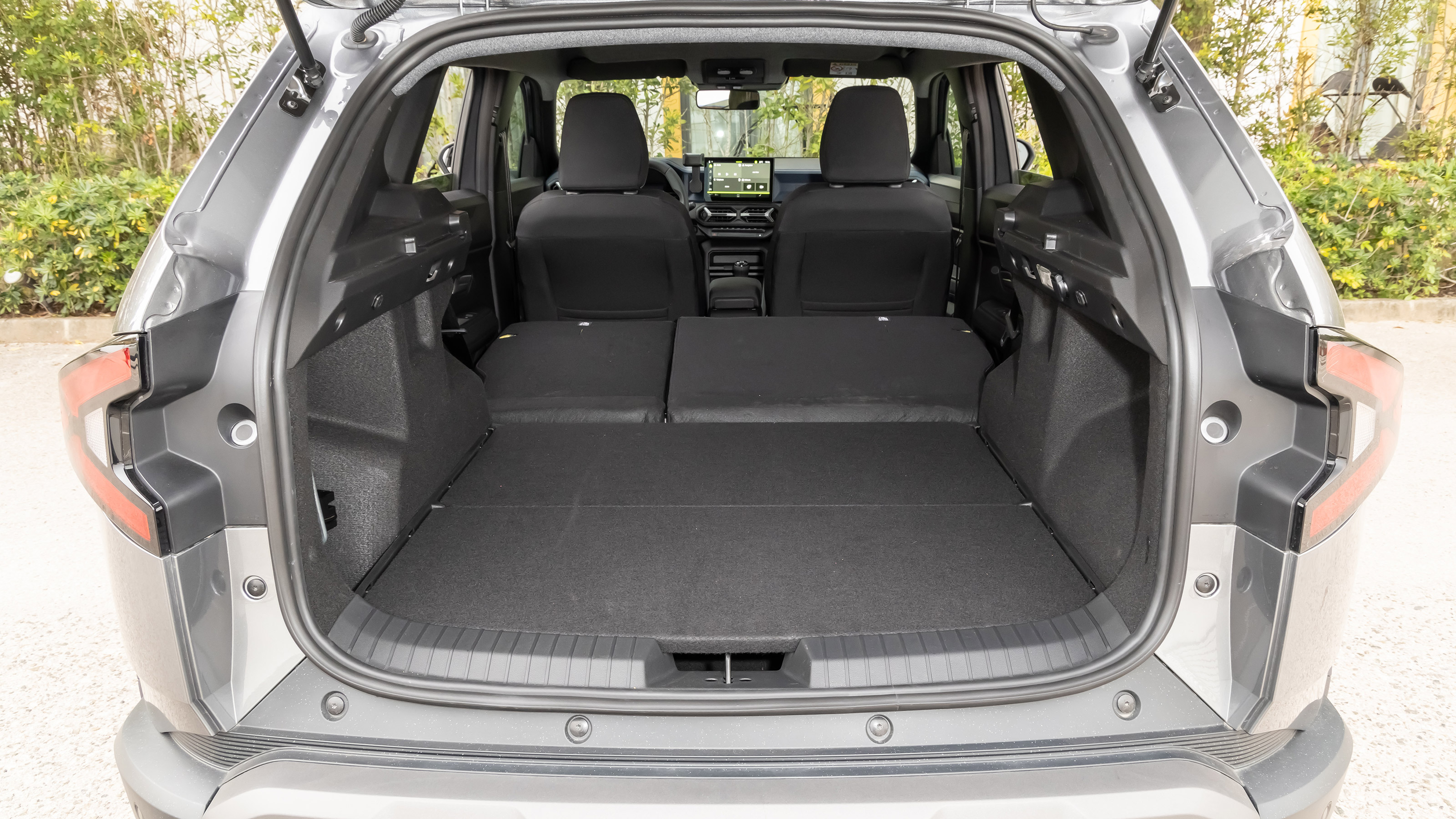 Dacia Duster - boot seats down