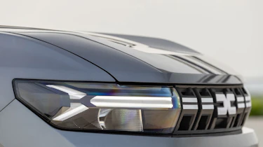 Dacia Duster - front light