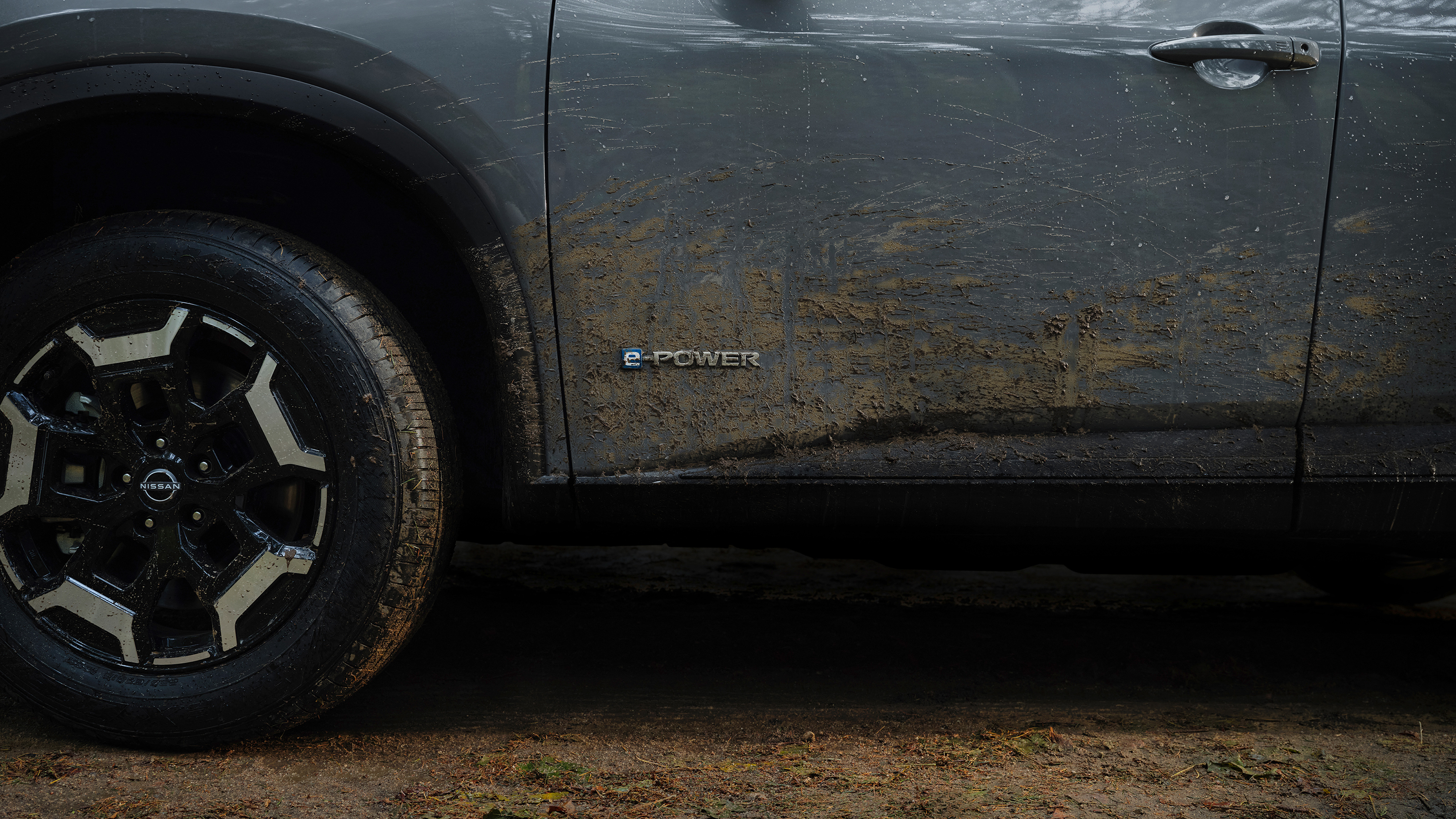 New Nissan X-Trail N-Trek - side shot and alloys 