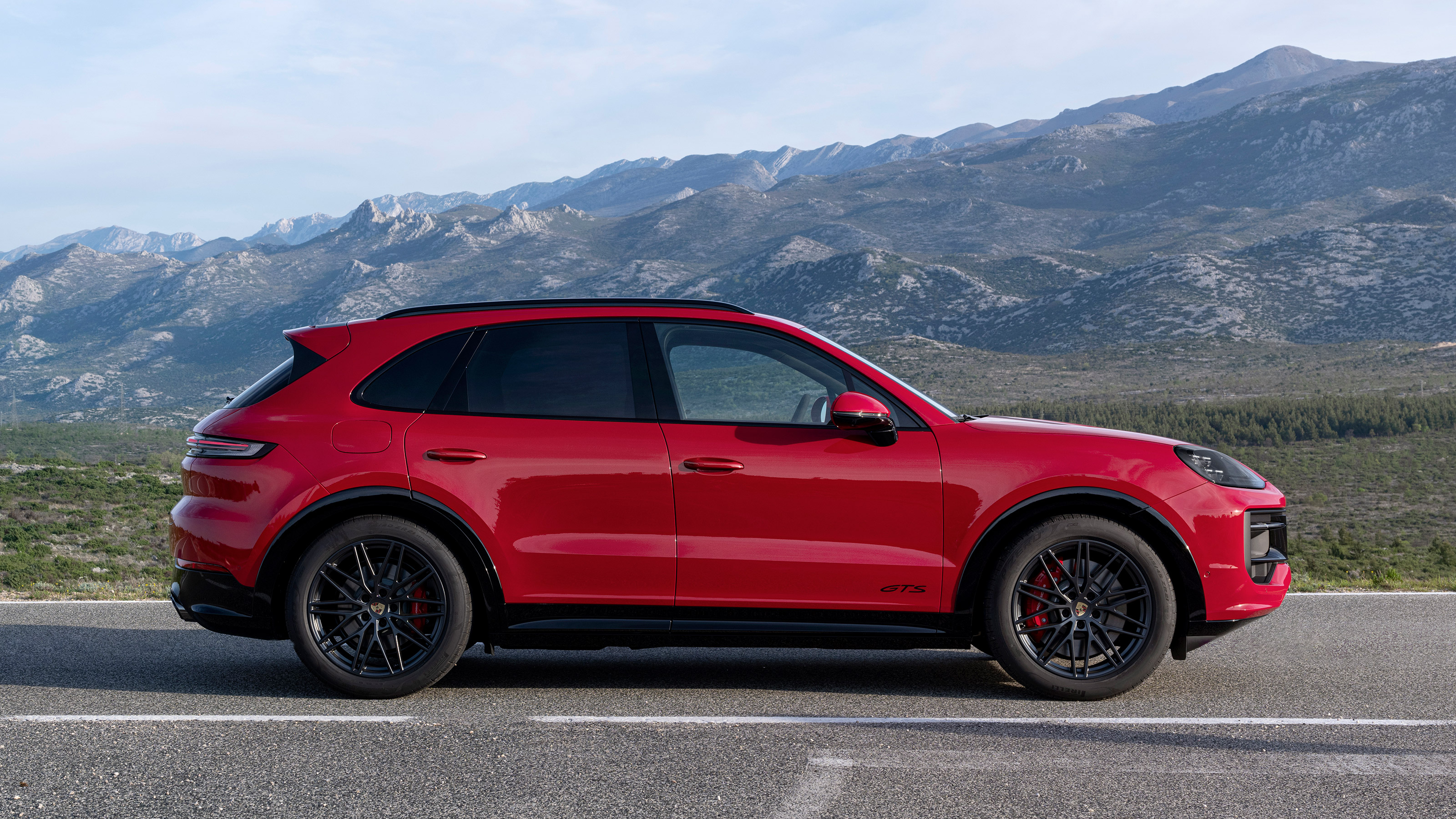 Porsche Cayenne GTS - side static