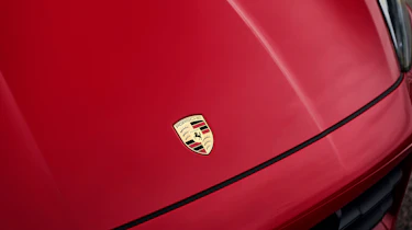 Porsche Cayenne GTS - Porsche badge