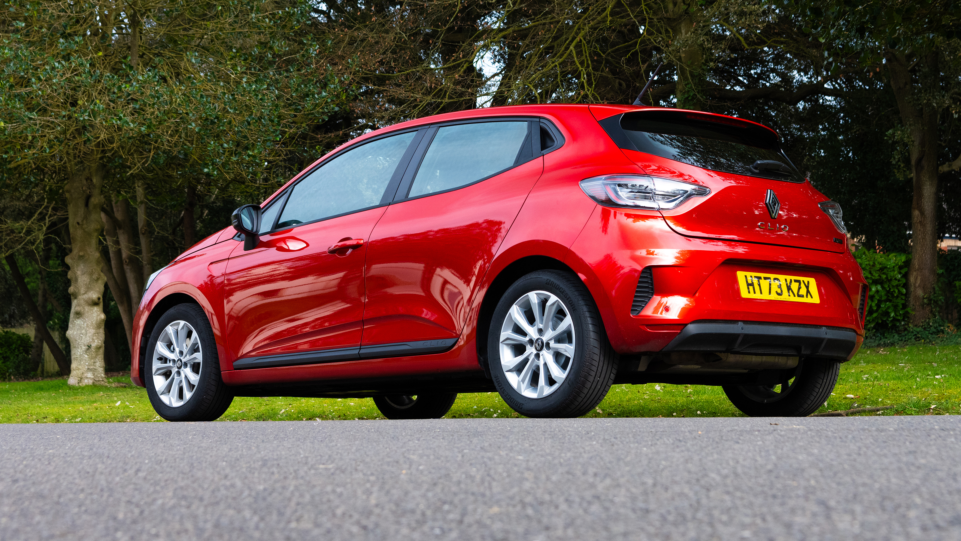 Renault Clio E-Tech - rear static