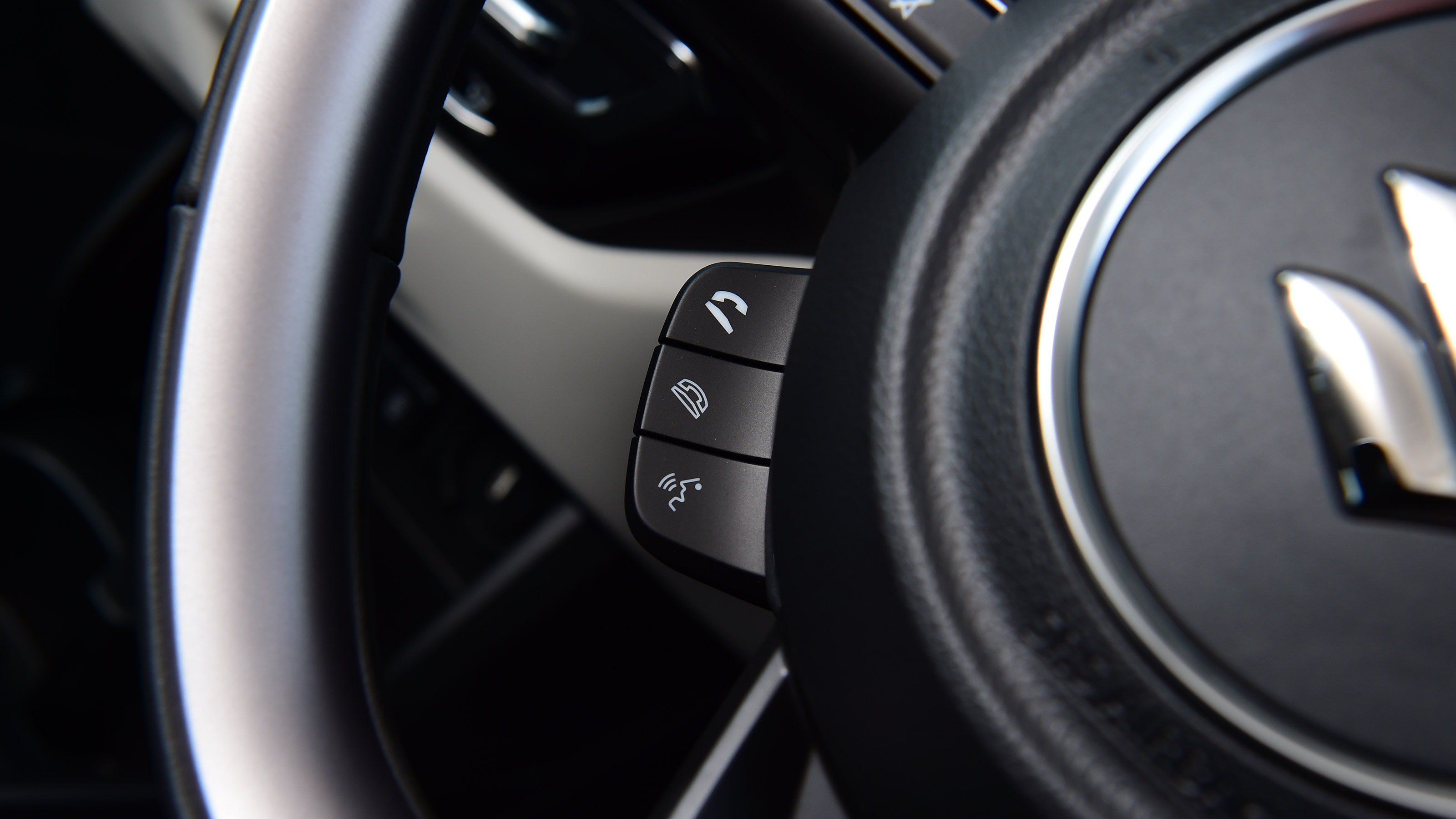Suzuki Swift - steering wheel