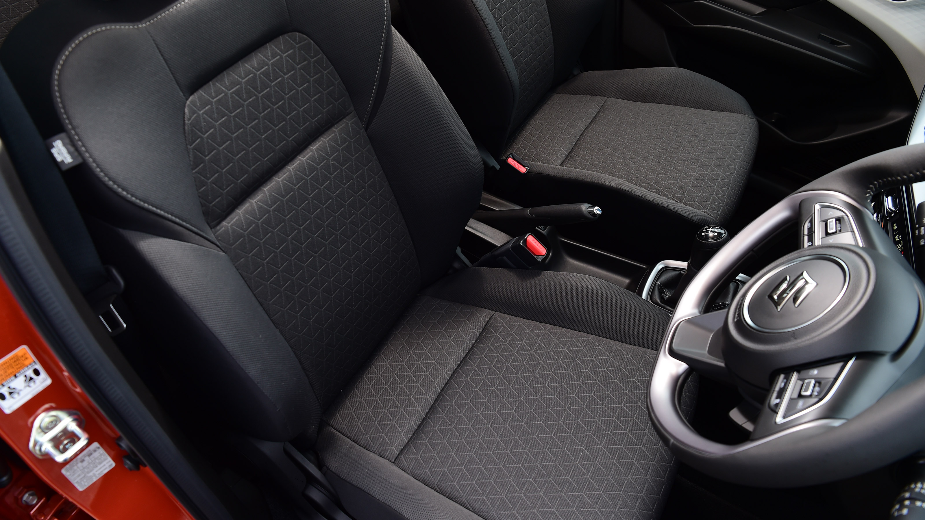 Suzuki Swift - front seats