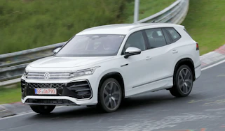 Volkswagen Tayron testing on track - front cornering