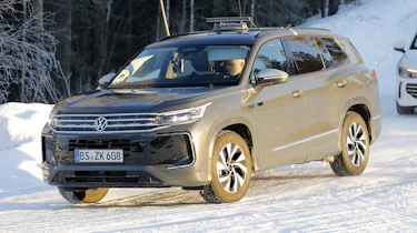 Volkswagen Tayron testing in snow - front cornering