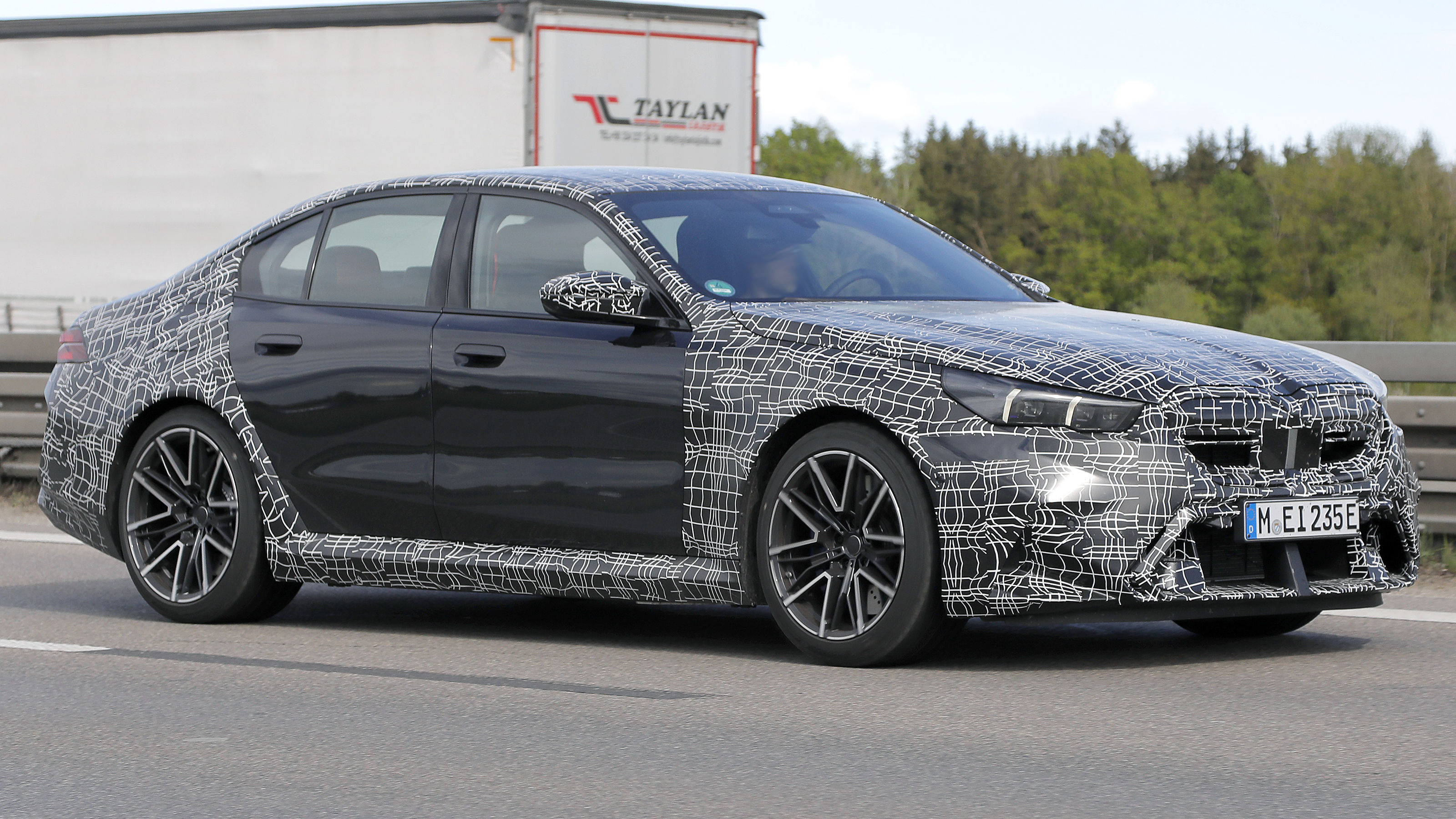 M5 spy shot - side shot on the road