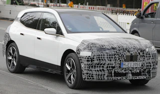 BMW iX facelift spy shot - Front 3/4