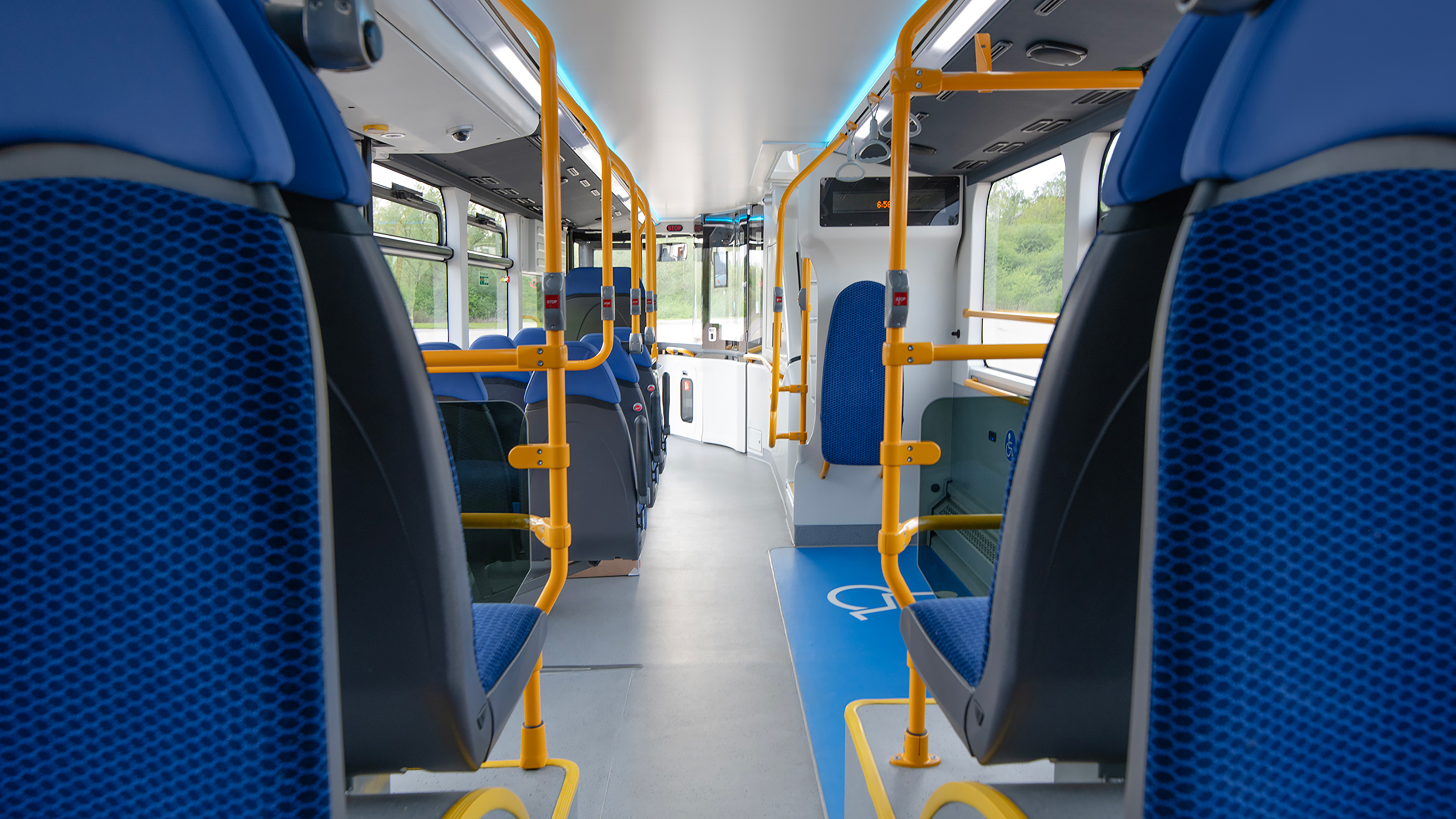 BYD BD11 - interior, lower deck 