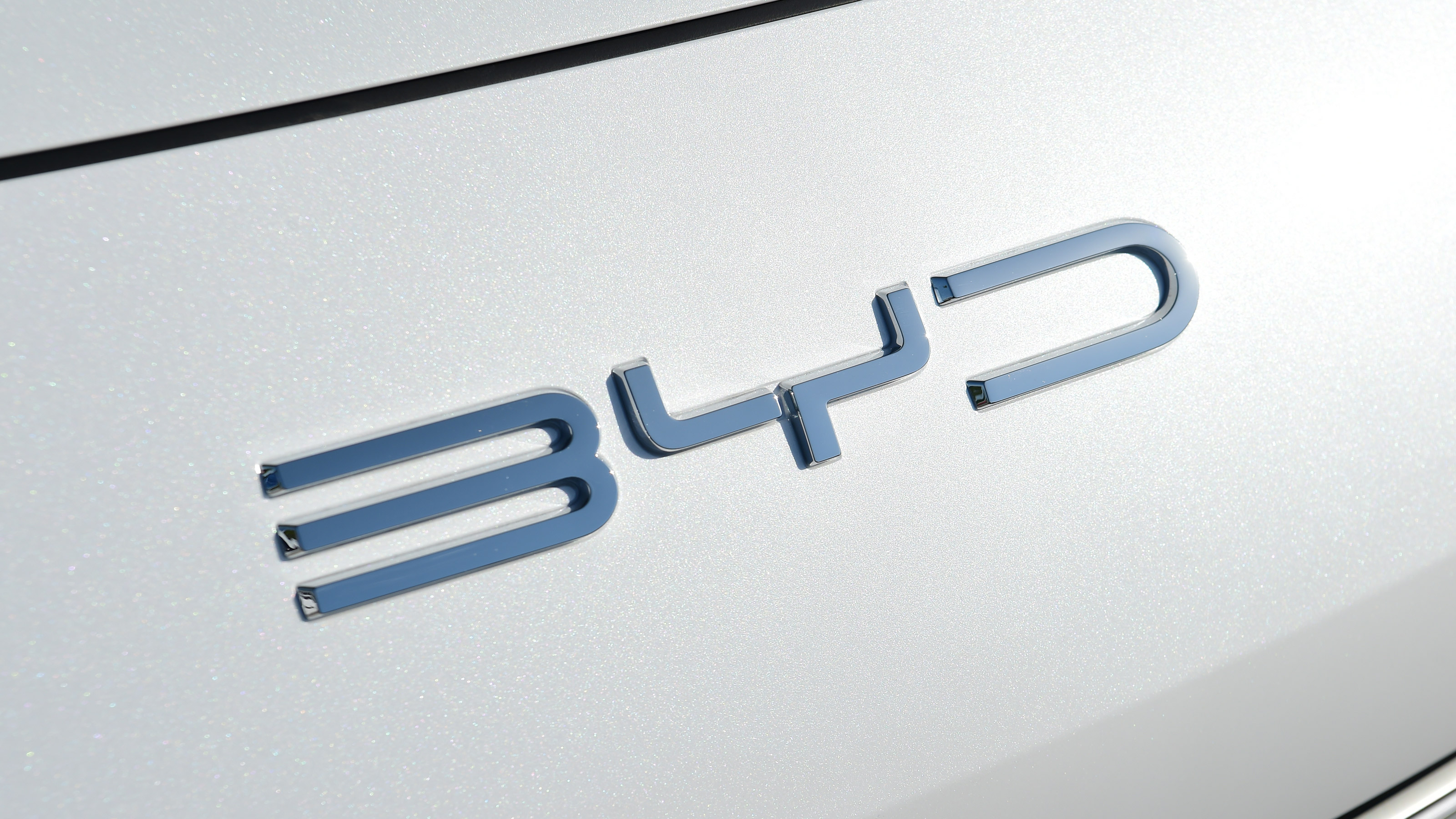 BYD Seal U DM-i - BYD badge