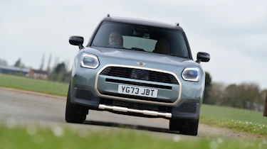 MINI Countryman - front cornering