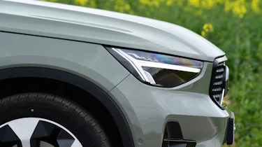 Volvo XC40 - headlight