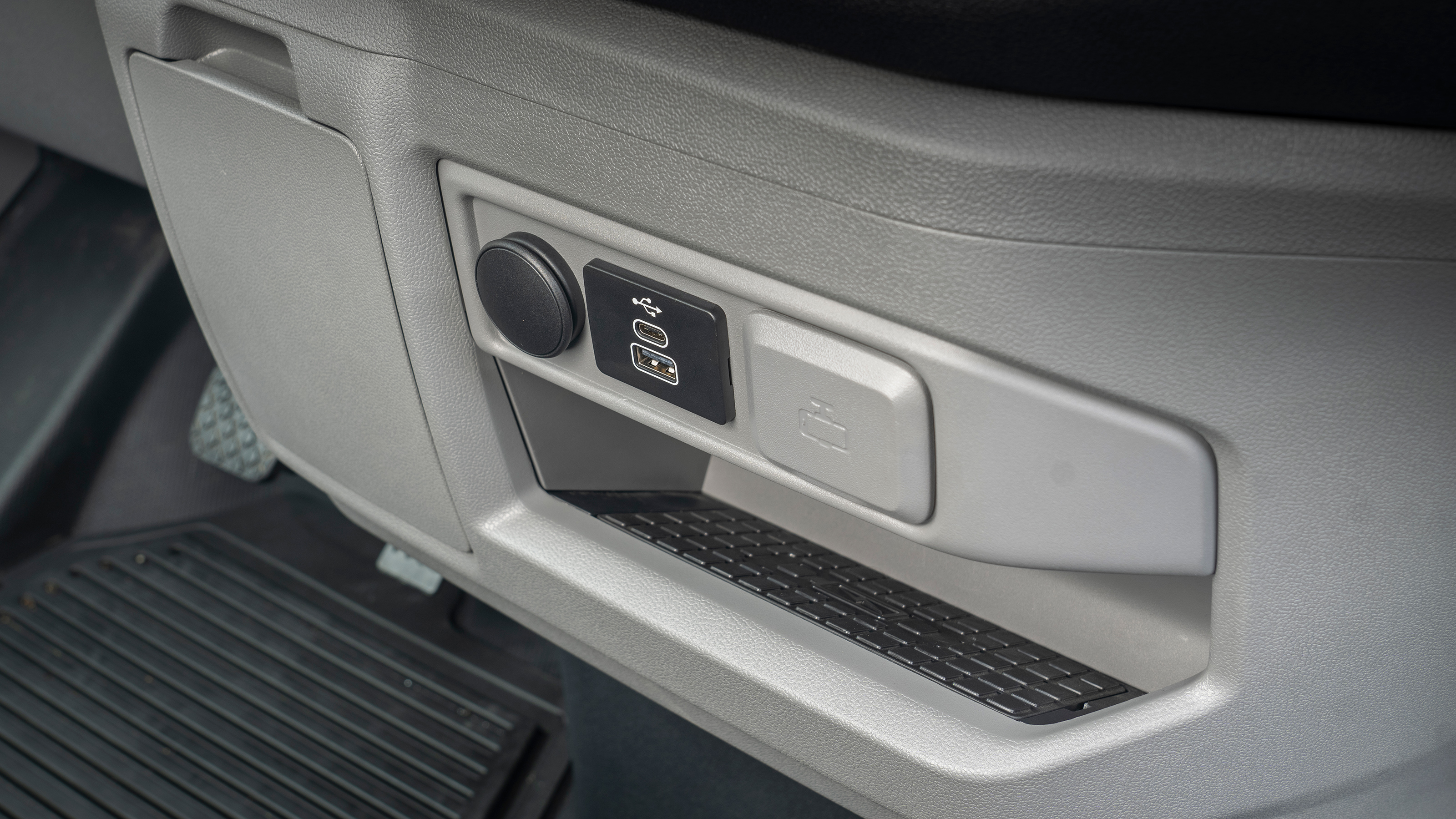 Ford E-Transit Custom - charging sockets