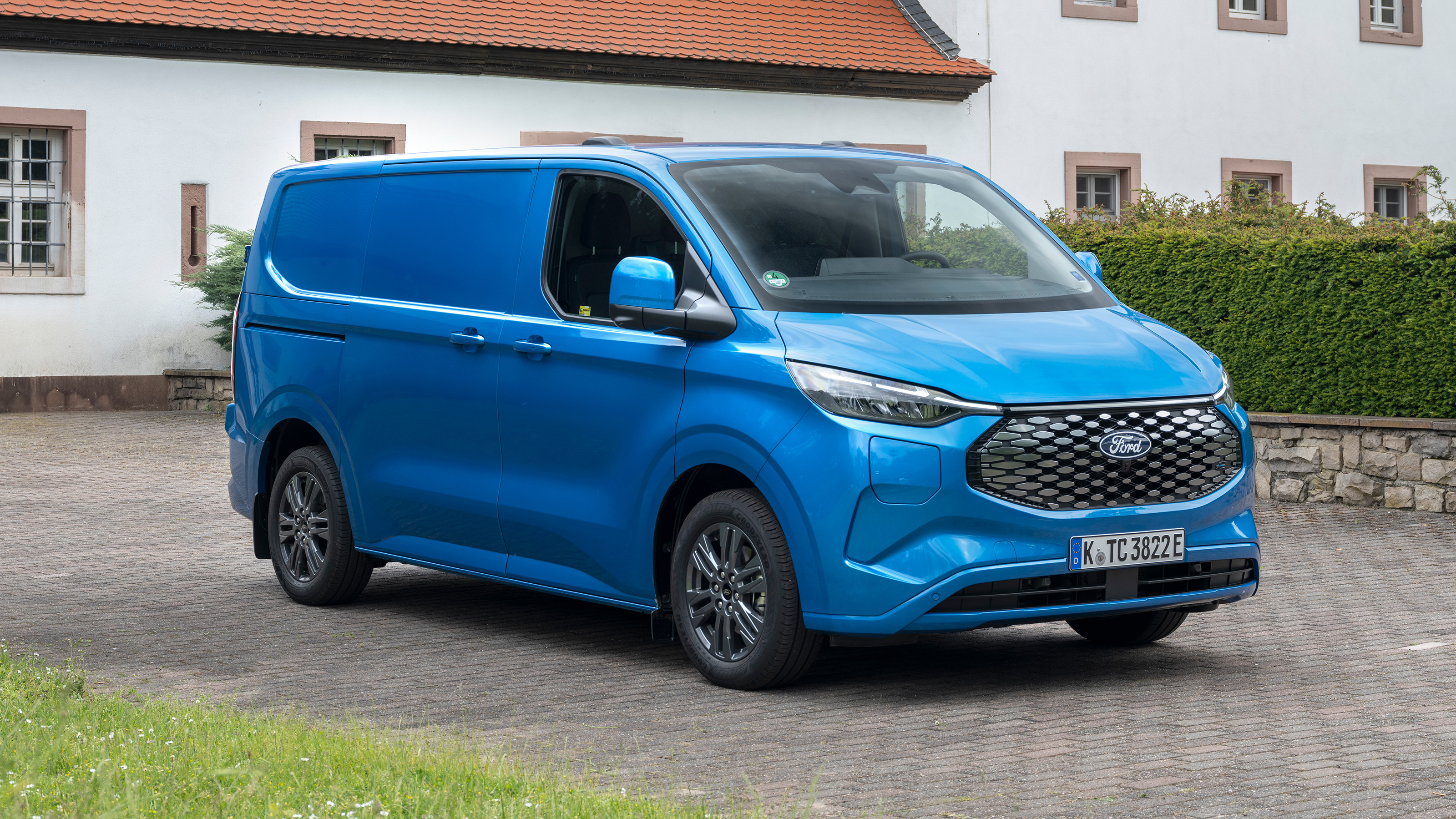 Ford E-Transit Custom - front static