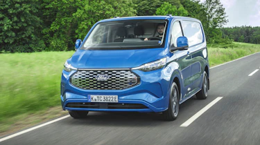 Ford E-Transit Custom - front tracking