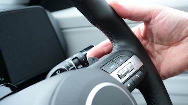 Auto Express creative director Darren Wilson operaing the Hyundai Kona's stalk controls