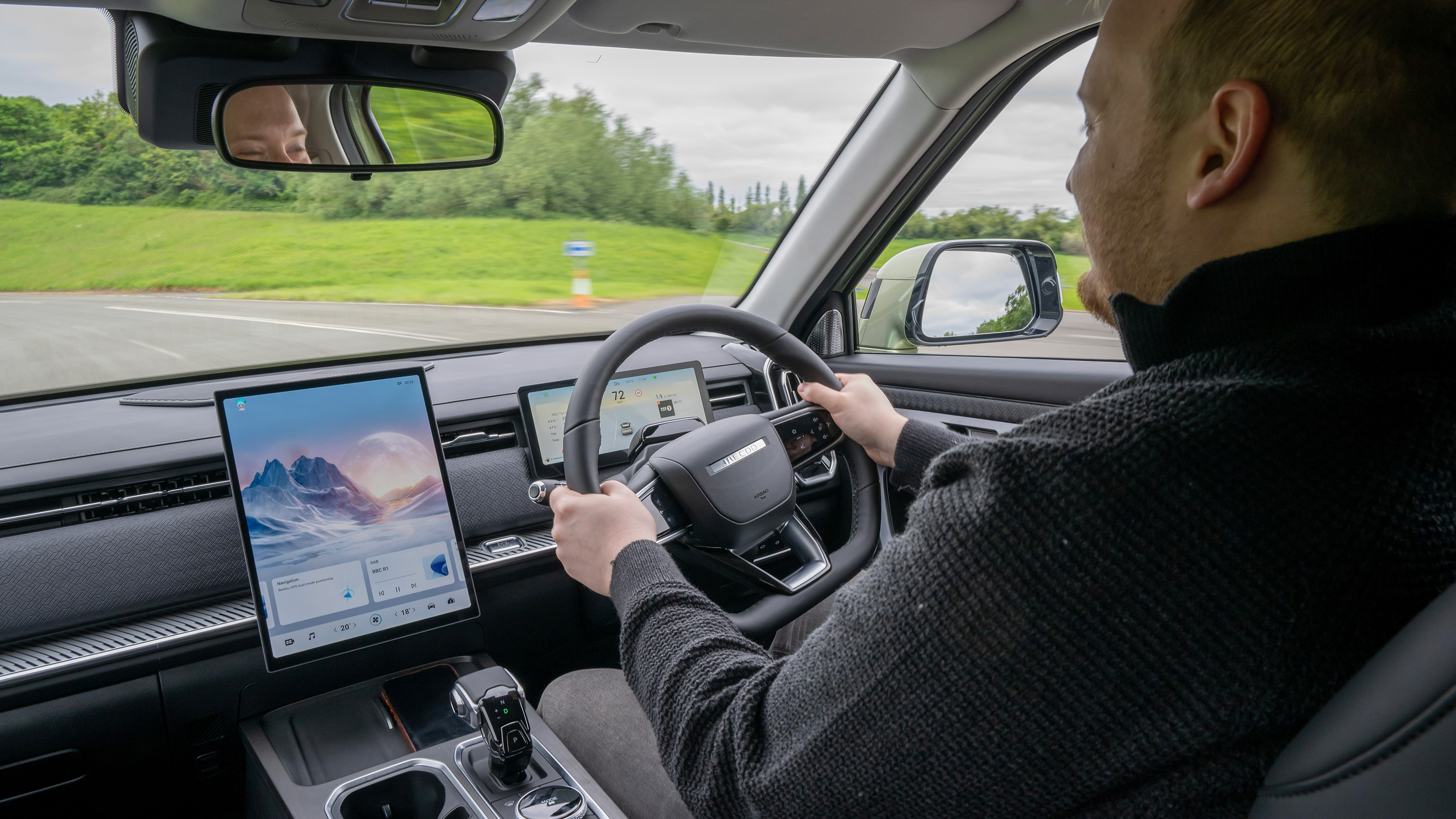 Ellis Hyde driving the Jaecoo 7
