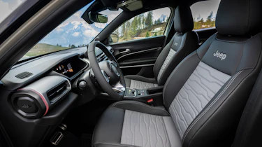 Jeep Avenger 4xe - front seats