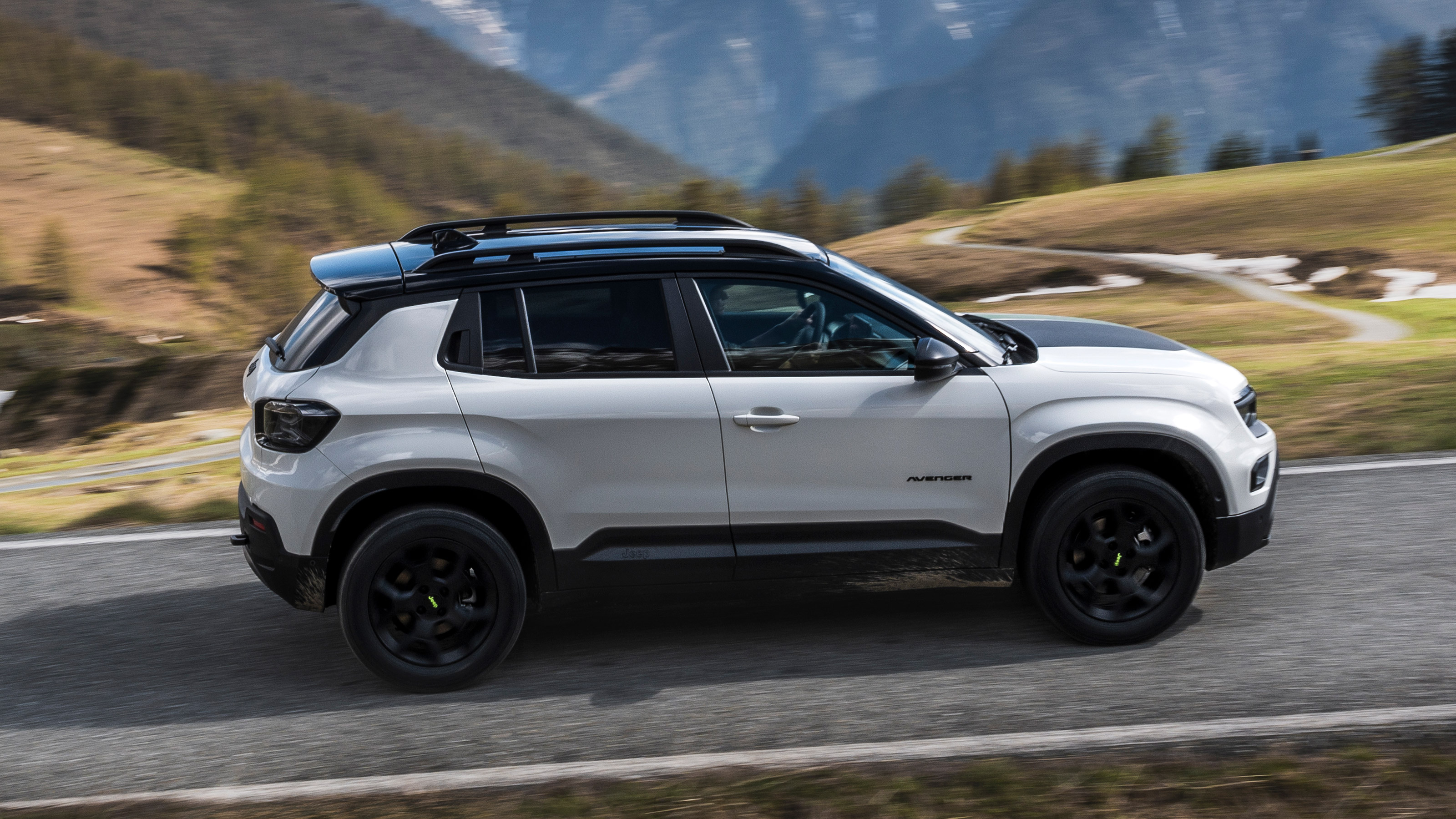 Jeep Avenger 4xe - side