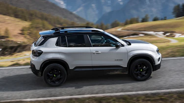 Jeep Avenger 4xe - side