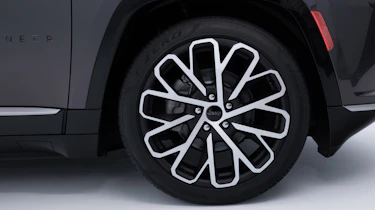 Jeep Wagoneer S - studio wheel