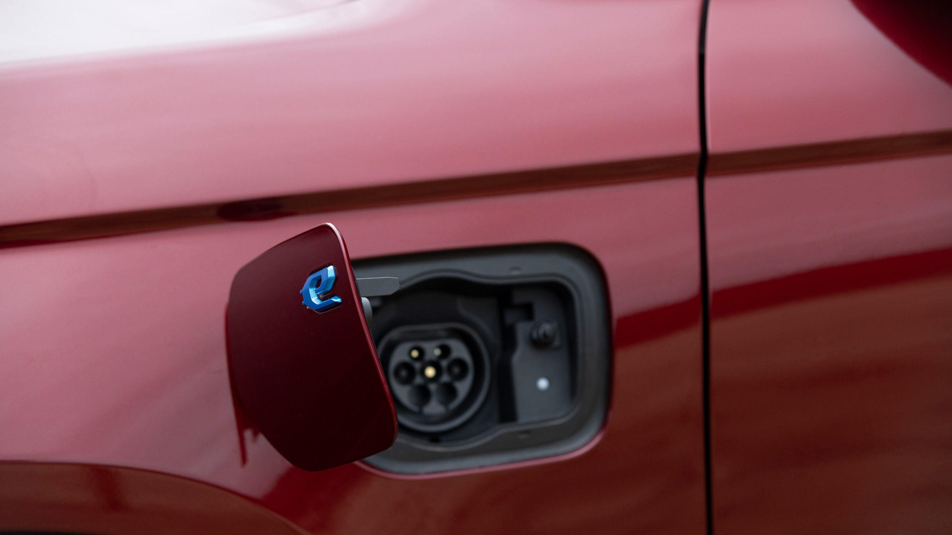 Jeep Grand Cherokee 4xe - charging port