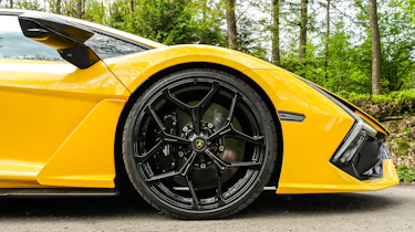 Lamborghini Revuelto - wheel