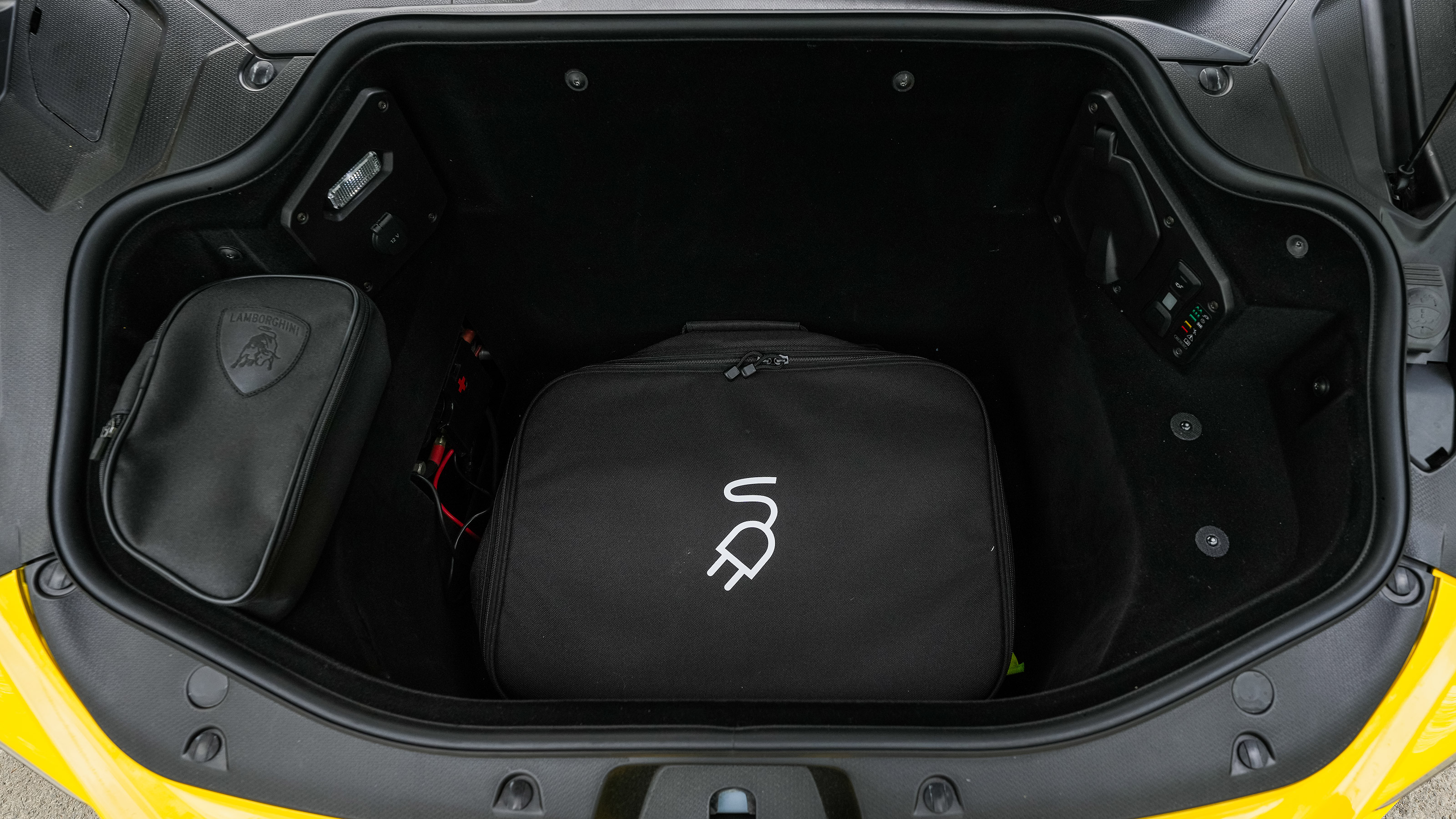 Lamborghini Revuelto - boot