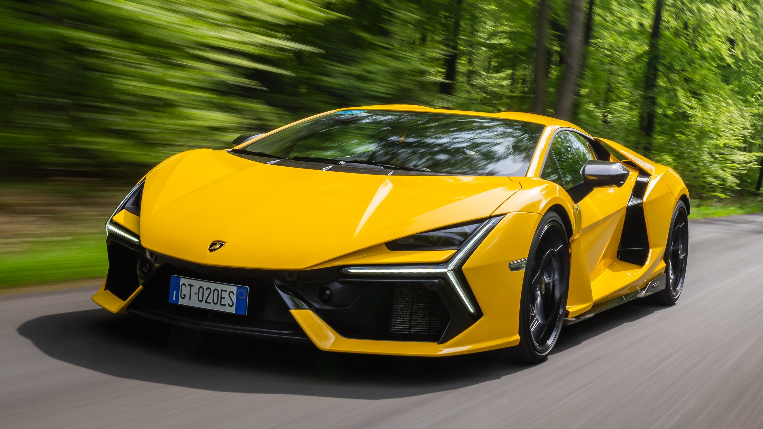 Lamborghini Revuelto - front action