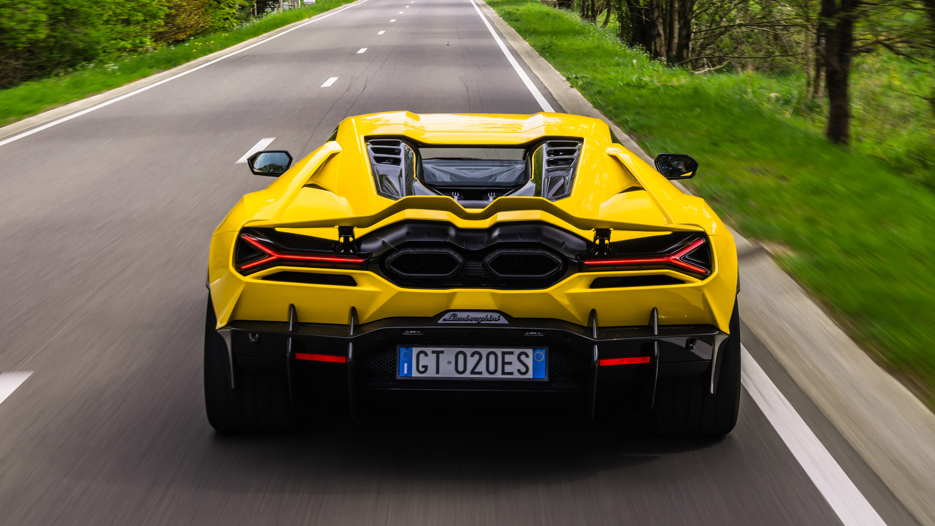 Lamborghini Revuelto - full rear