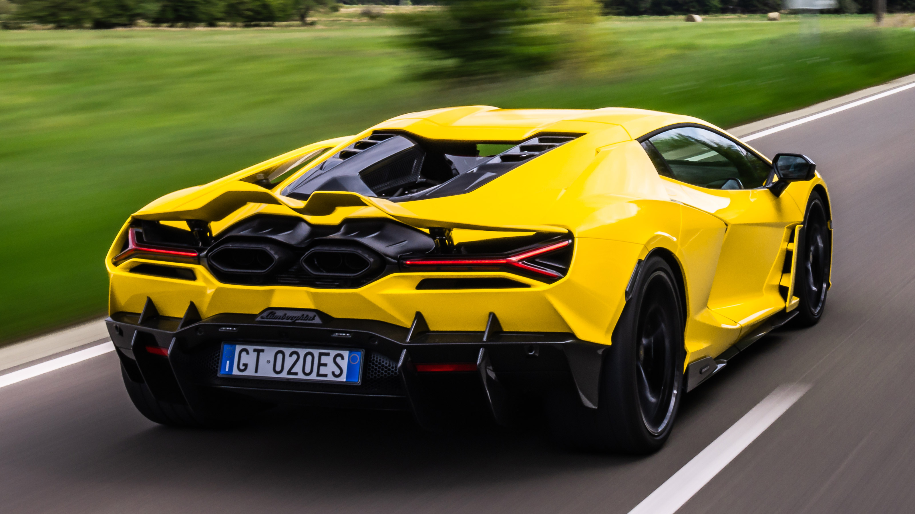 Lamborghini Revuelto - rear