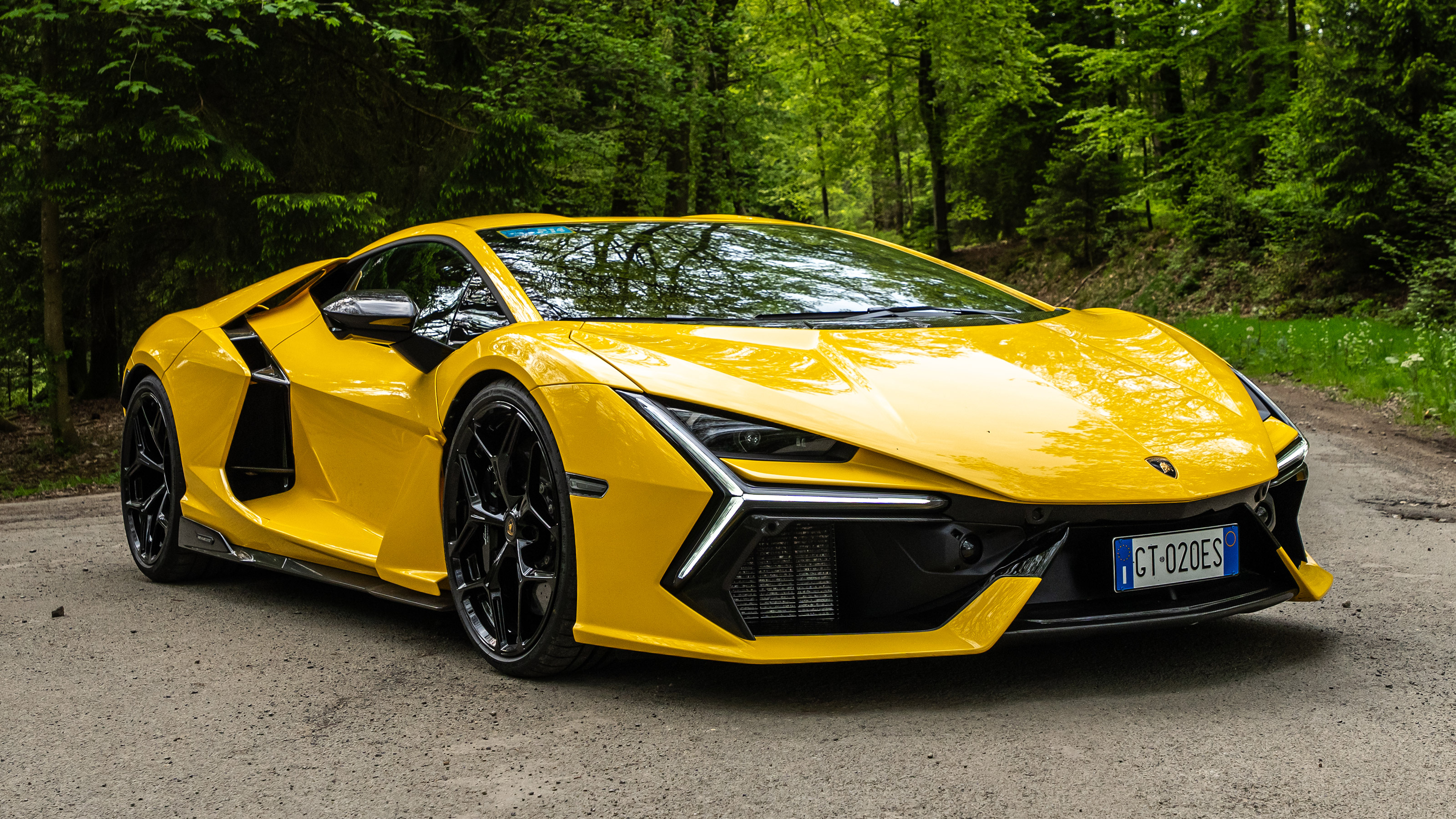 Lamborghini Revuelto - front static