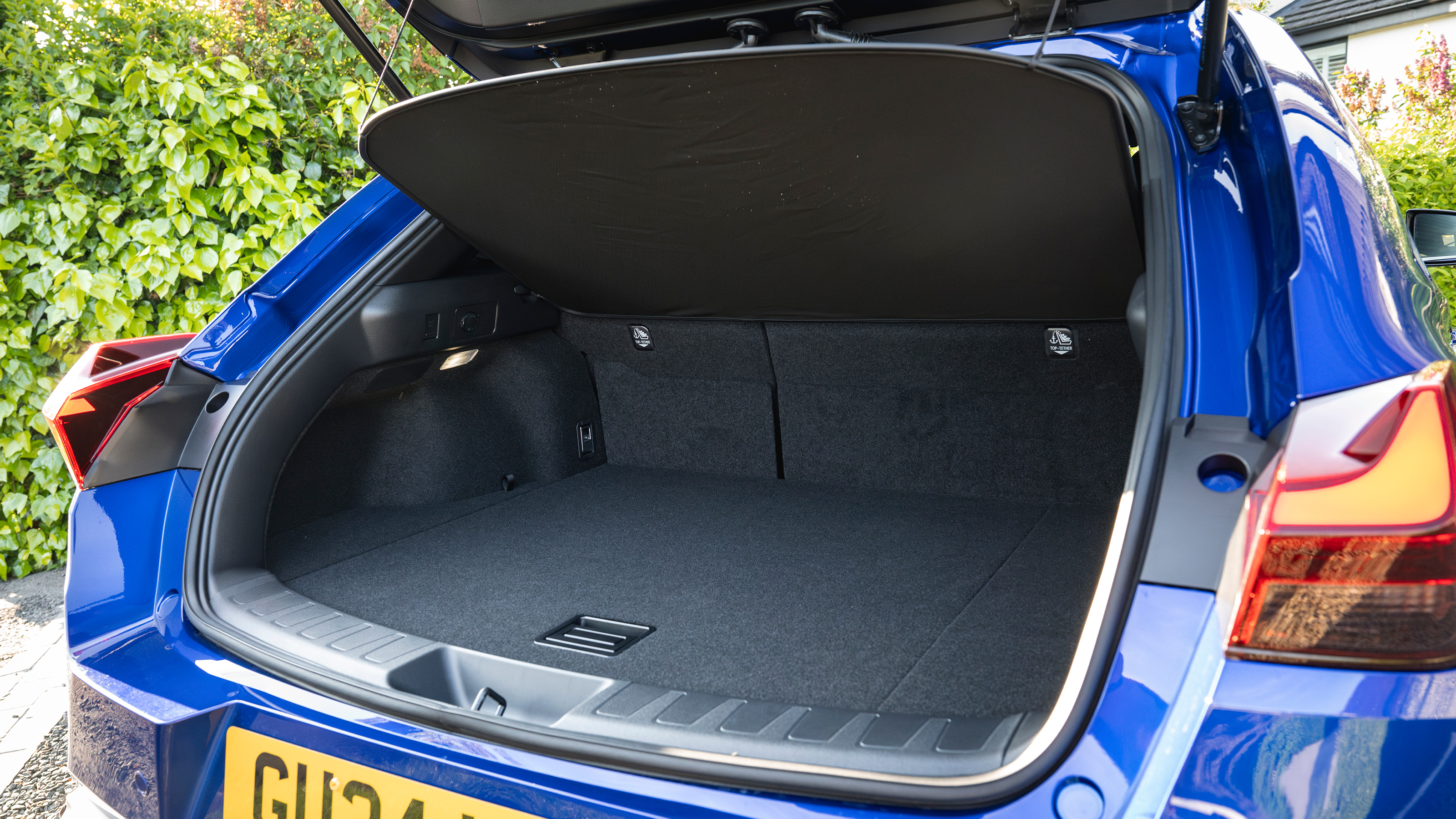 Lexus UX 350h+ F-Sport - boot