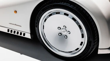 Morgan Midsummer - wheel