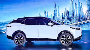 Omoda 7 plug-in hybrid - side