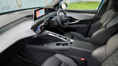 Peugeot E-3008 UK - front seats