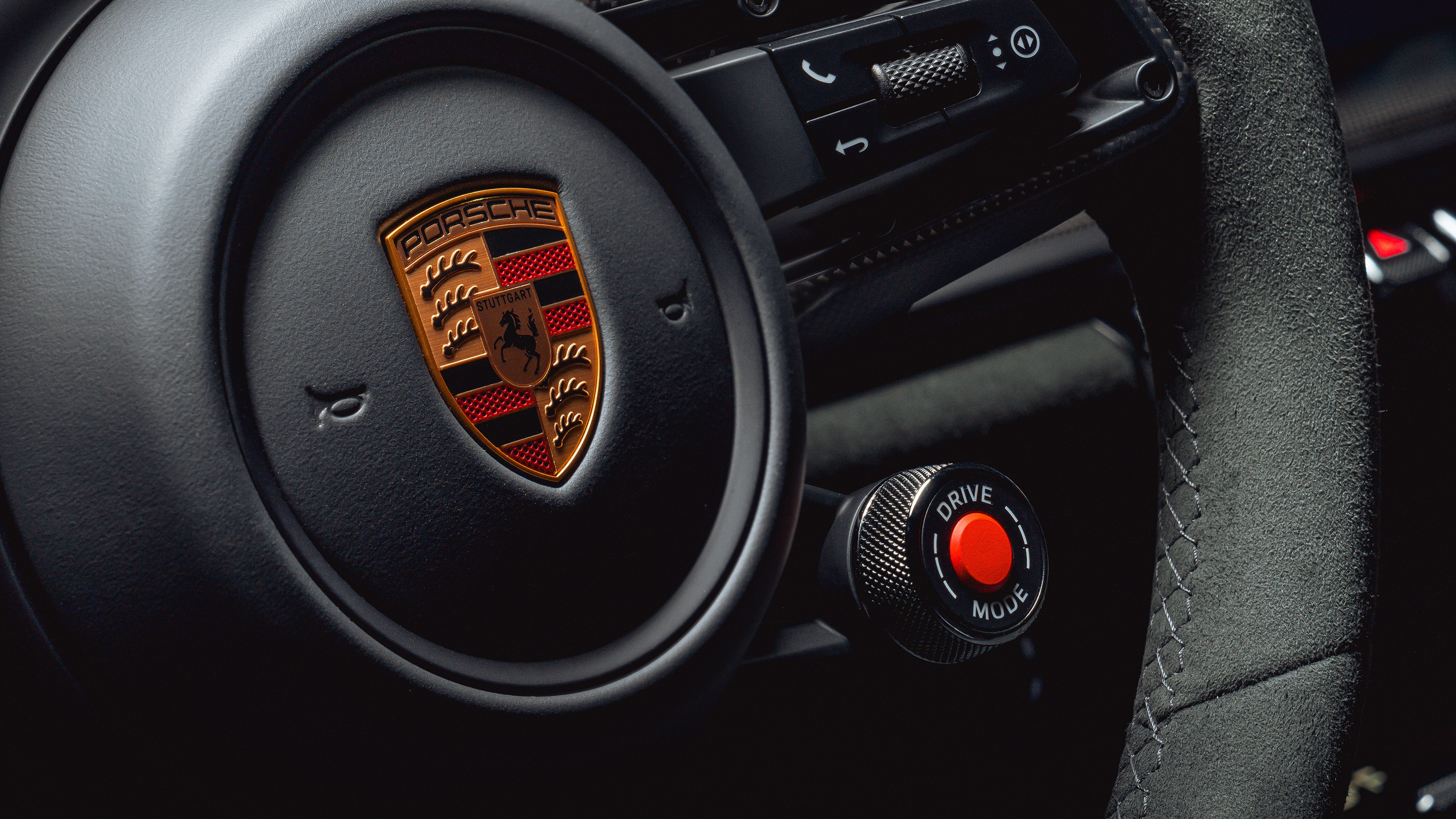 Porsche 911 GTS - steering wheel